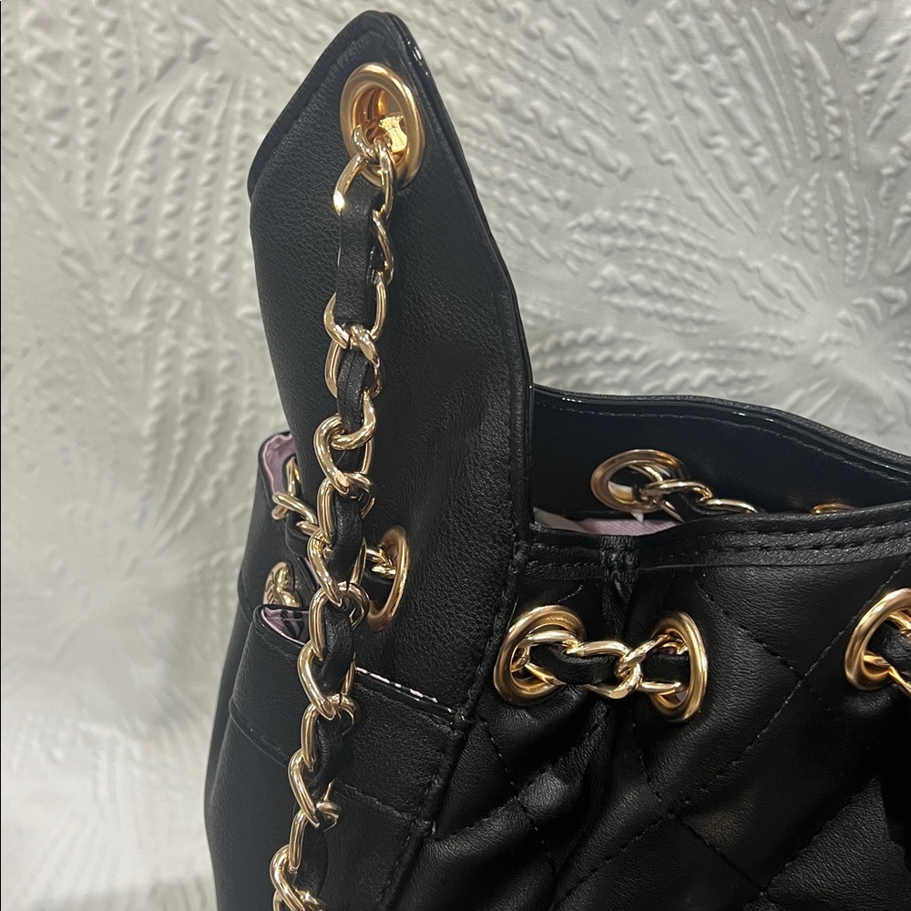 Juicy Couture EXCLUSIVE “Fashion Icon Bucket Bag” Quilted NWT!!!! - Picture 3 of 7